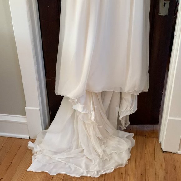 Brand New Dreamers and Lovers "Yaya" Lace & Silk Wedding Dress - Picture 5 of 11